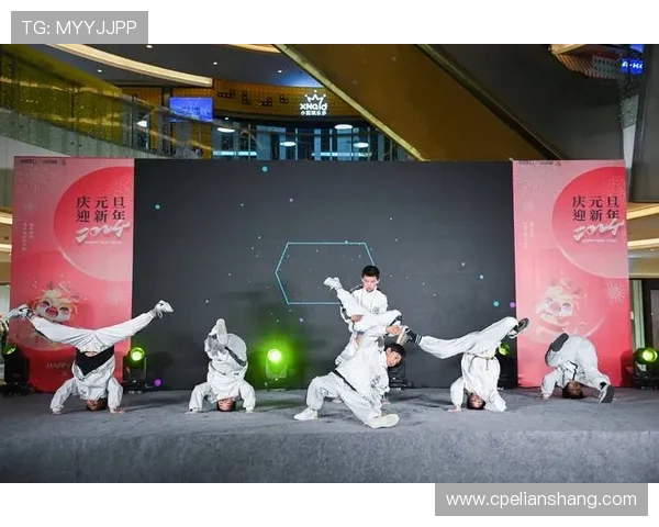 重庆城市马拉松街舞队展现力量与激情的精彩表现